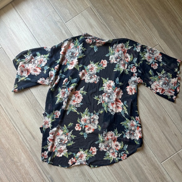 FLORAL KIMONO  - NWOT - Bog Collective - Picture 4 of 4
